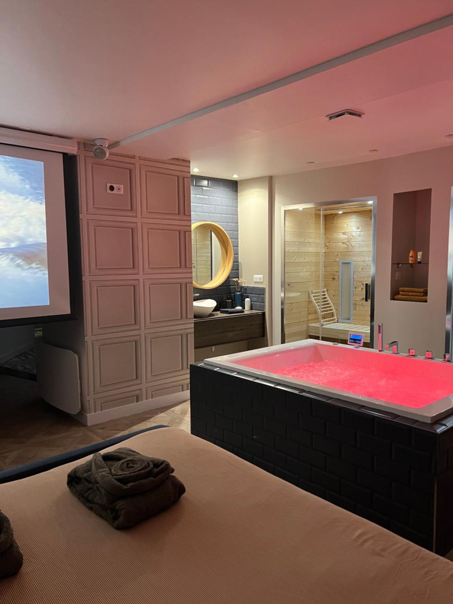 Appartement Avec Jacuzzi Sauna & Home Cinema - Nid D'Angers Buitenkant foto