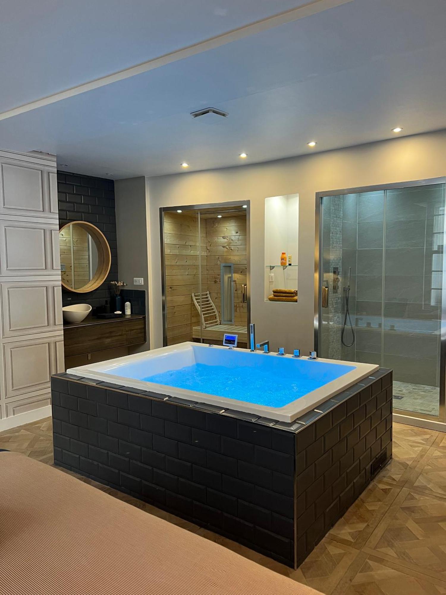 Appartement Avec Jacuzzi Sauna & Home Cinema - Nid D'Angers Buitenkant foto
